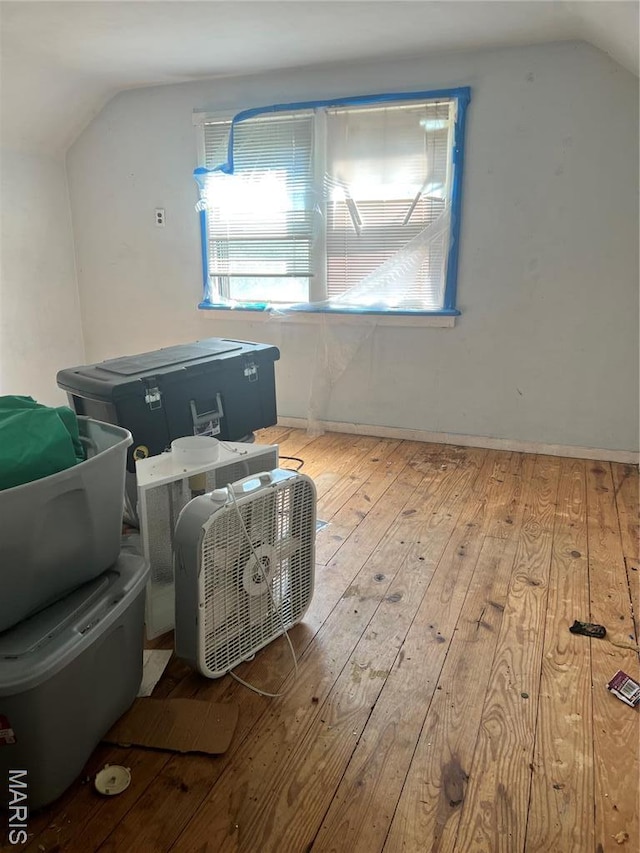 10058 Bon Oak Dr, Saint Louis, MO 63136 - bonus room with vaulted ceiling and hardwood / wood-style flooring