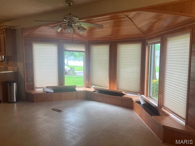 3106 Mimosa St, Cape Girardeau, MO 63701 - sunroom / solarium with lofted ceiling