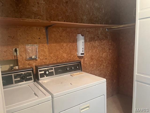 3106 Mimosa St, Cape Girardeau, MO 63701 - laundry room featuring independent washer and dryer
