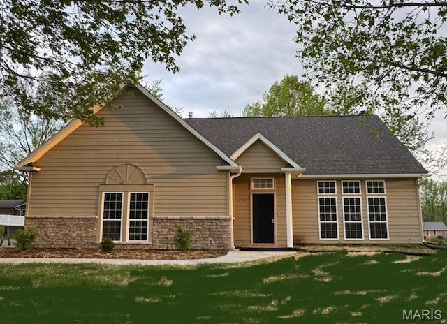 1553 Valley Forge Ln, Cape Girardeau, MO 63701 - view of front of house with a front lawn and brick siding