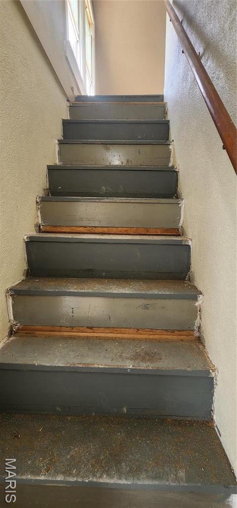 2311 State St, Chester, IL 62233 - stairs with a textured wall