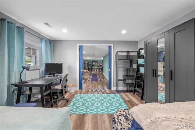 bedroom with light wood-type flooring, a desk, baseboards, and recessed lighting