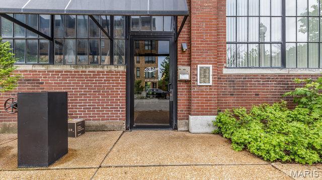 4100 Laclede Ave Unit 314, Saint Louis, MO 63108 - entrance to property featuring brick siding