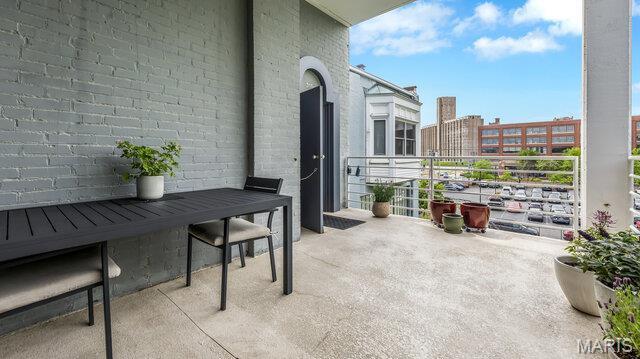 4100 Laclede Ave Unit 314, Saint Louis, MO 63108 - view of patio with a balcony