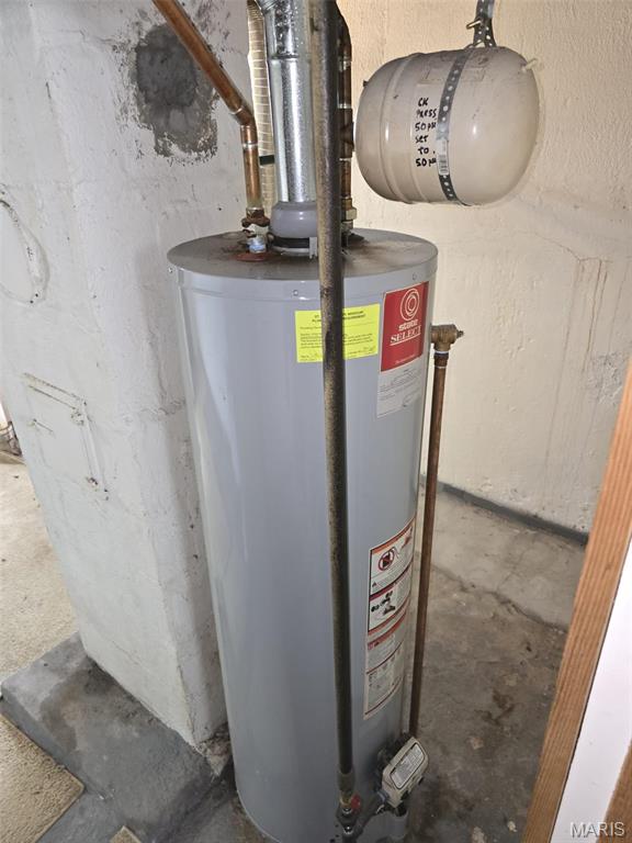 9332 Cloverhurst Dr, Saint Louis, MO 63123 - utility room with water heater