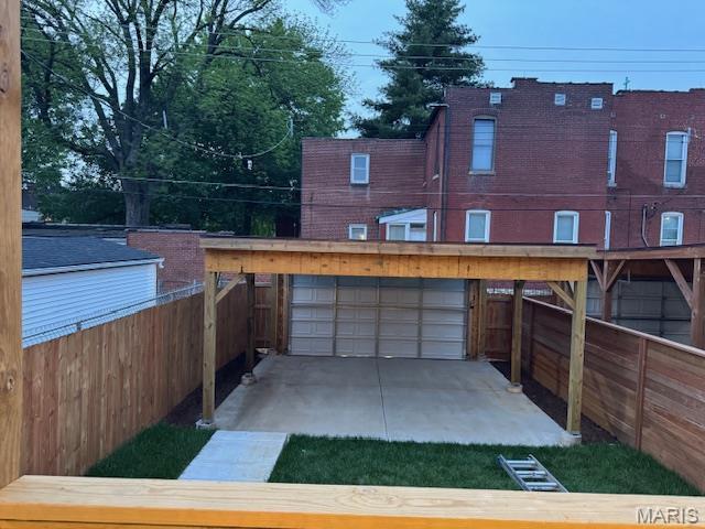 4209 Norfolk Ave, Saint Louis, MO 63110 - garage featuring fence
