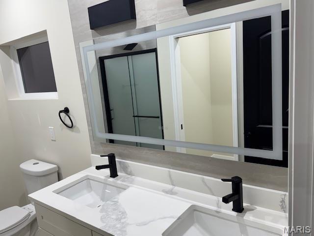 4209 Norfolk Ave, Saint Louis, MO 63110 - full bathroom with toilet and double vanity