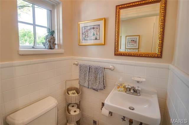 1210 Mckinley Blvd, Alton, IL 62002 - half bath featuring a sink, toilet, a wainscoted wall, and tile walls
