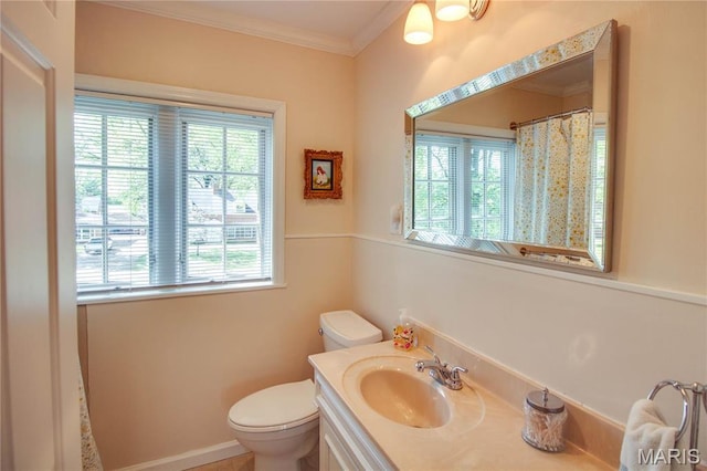 1210 Mckinley Blvd, Alton, IL 62002 - full bath with healthy amount of natural light, crown molding, toilet, vanity, and curtained shower