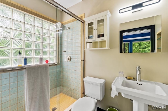 400 Gabriel Dr, Kirkwood, MO 63122 - bathroom featuring a shower stall