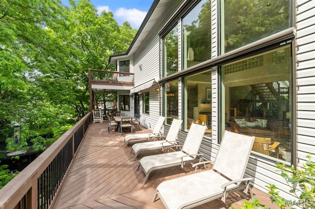 400 Gabriel Dr, Kirkwood, MO 63122 - deck featuring outdoor dining area