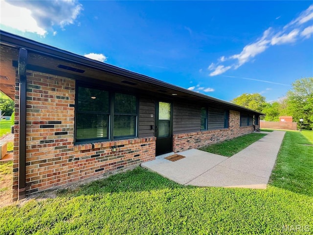 6 Fig St Unit 11, Sullivan, MO 63080 - entrance to property with a lawn and brick siding