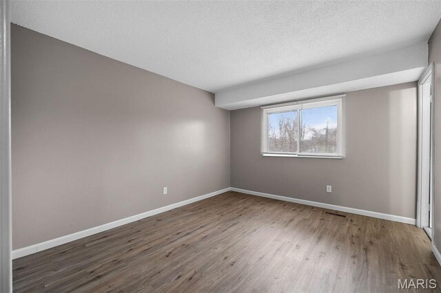 9533 Winkler Dr, Saint Louis, MO 63136 - photo 12