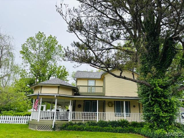 305 Frisco St, Steelville, MO 65565 - farmhouse-style home featuring a porch