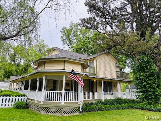305 Frisco St, Steelville, MO 65565 - farmhouse-style home with covered porch