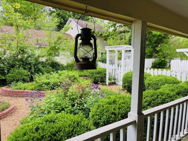 305 Frisco St, Steelville, MO 65565 - view of yard featuring fence