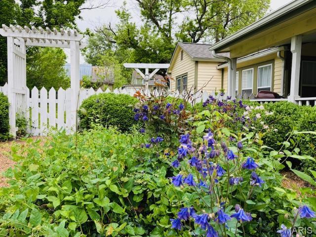 305 Frisco St, Steelville, MO 65565 - view of yard with fence