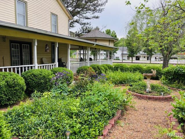 305 Frisco St, Steelville, MO 65565 - view of yard with a porch