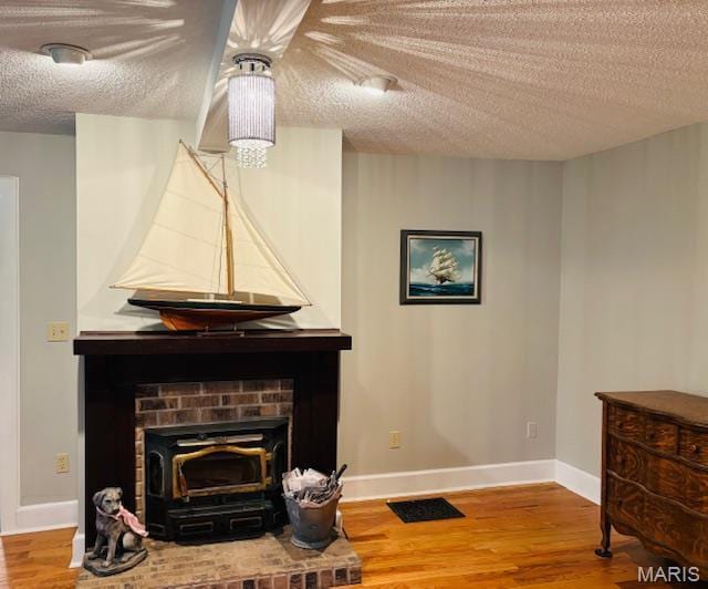 305 Frisco St, Steelville, MO 65565 - detailed view of a textured ceiling, wood finished floors, and baseboards