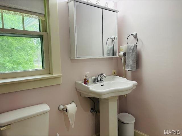 305 Frisco St, Steelville, MO 65565 - bathroom featuring toilet and baseboards