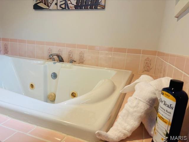 305 Frisco St, Steelville, MO 65565 - full bath with a jetted tub