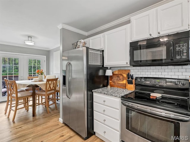447 Omar Ct, Saint Peters, MO 63376 - kitchen with appliances with stainless steel finishes, crown molding, white cabinetry, light wood-type flooring, and tasteful backsplash
