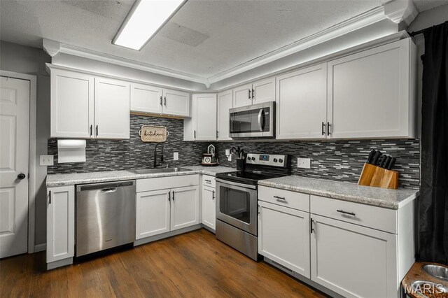 2003 Kysar Rd, Poplar Bluff, MO 63901 - kitchen featuring appliances with stainless steel finishes, a sink, light countertops, and dark wood finished floors