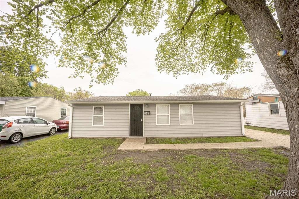 243 Saint John Dr, Cahokia, IL 62206 - ranch-style home featuring a front yard