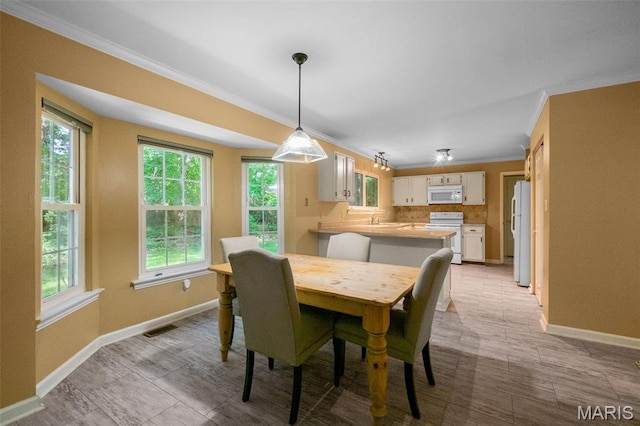 1439 Briarcreek Dr, Saint Louis, MO 63122 - dining room featuring ornamental molding