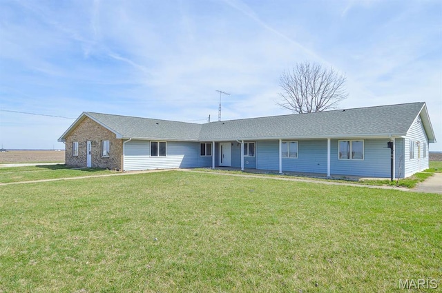620 N Main St, Hoyleton, IL 62803 - single story home featuring a front lawn and roof with shingles