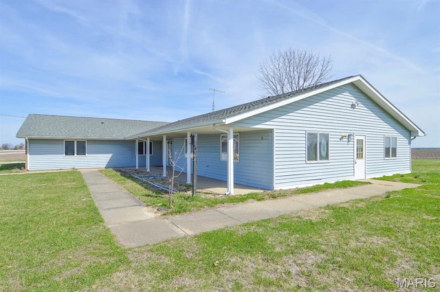 620 N Main St, Hoyleton, IL 62803 - single story home featuring a front lawn and roof with shingles
