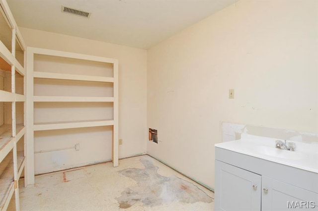 620 N Main St, Hoyleton, IL 62803 - clothes washing area featuring a sink