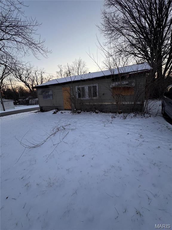 10301 Duke Dr, Saint Louis, MO 63136 - photo 1