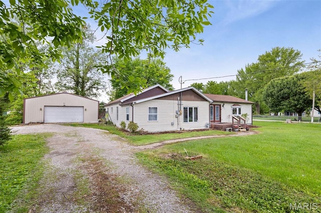 519 N Maple St, Duquoin, IL 62832 - view of front facade with an outdoor structure, a front yard, and a detached garage