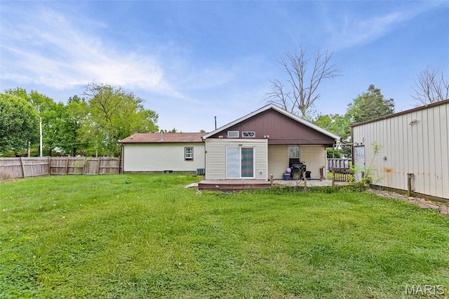519 N Maple St, Duquoin, IL 62832 - rear view of house featuring a patio