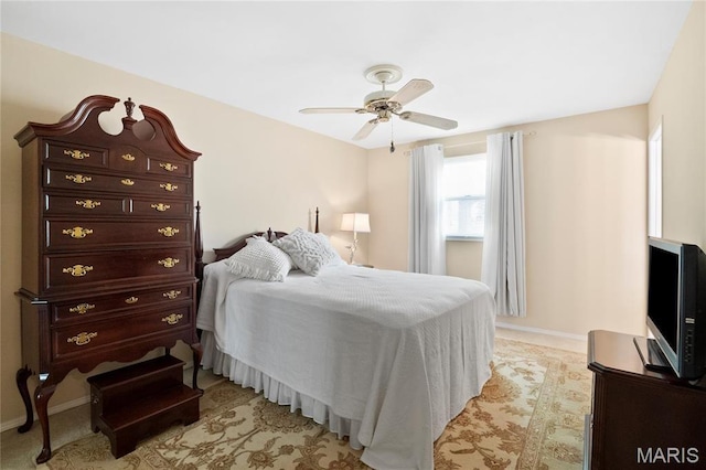 bedroom with baseboards and a ceiling fan