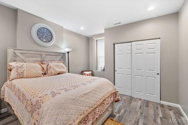 1428 Mallinckrodt, Saint Louis, MO 63107 - bedroom with wood finished floors, a closet, baseboards, and recessed lighting