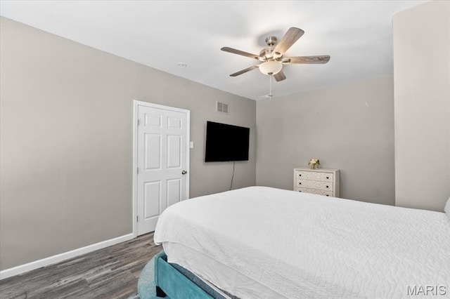 1428 Mallinckrodt, Saint Louis, MO 63107 - bedroom featuring wood finished floors, baseboards, and ceiling fan