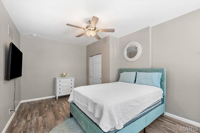 1428 Mallinckrodt, Saint Louis, MO 63107 - bedroom featuring wood finished floors, baseboards, ceiling fan, and a closet