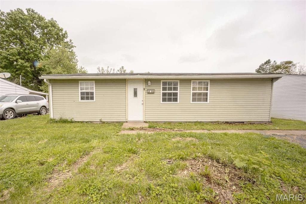 245 Saint John Dr, Cahokia, IL 62206 - view of front of home with a front yard