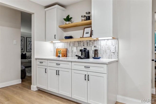 1548 Park Dr Way, Saint Louis, MO 63130 - bar area featuring baseboards, light wood finished floors, and tasteful backsplash