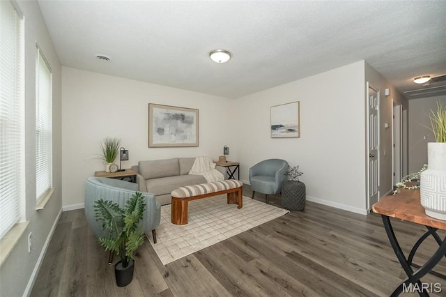 1331 Belrue Ave, Saint Louis, MO 63133 - living area featuring wood finished floors and baseboards
