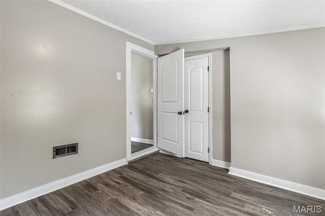 314 S Carleton St, Farmington, MO 63640 - empty room featuring dark wood-style flooring, baseboards, a textured ceiling, and ornamental molding