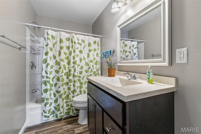 314 S Carleton St, Farmington, MO 63640 - bathroom featuring wood finished floors, toilet, vanity, and shower / bathtub combination with curtain