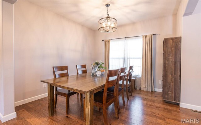 1347 Thomas Dr, Rolla, MO 65401 - dining area featuring a chandelier, wood finished floors, and baseboards