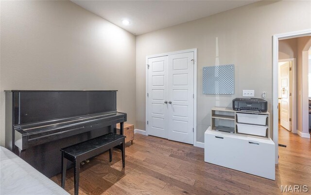 1347 Thomas Dr, Rolla, MO 65401 - living area with wood finished floors, baseboards, and recessed lighting
