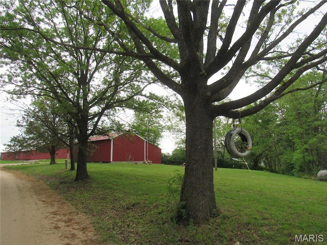2375 Argo Rd, Cuba, MO 65453 - view of green lawn featuring a pole building and an outbuilding