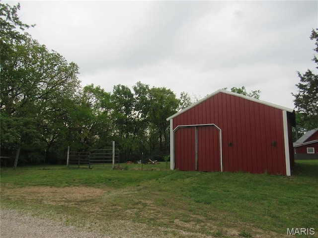 2375 Argo Rd, Cuba, MO 65453 - view of pole building featuring a yard