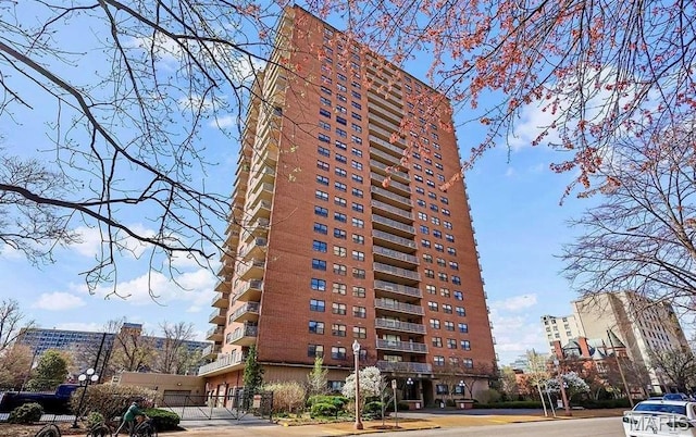 4466 W Pine Blvd Unit 22F, Saint Louis, MO 63108 - view of property with fence