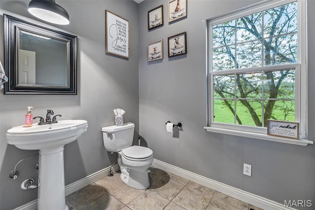 802 Hager Rd, Farmington, MO 63640 - bathroom featuring baseboards, toilet, healthy amount of natural light, and a sink